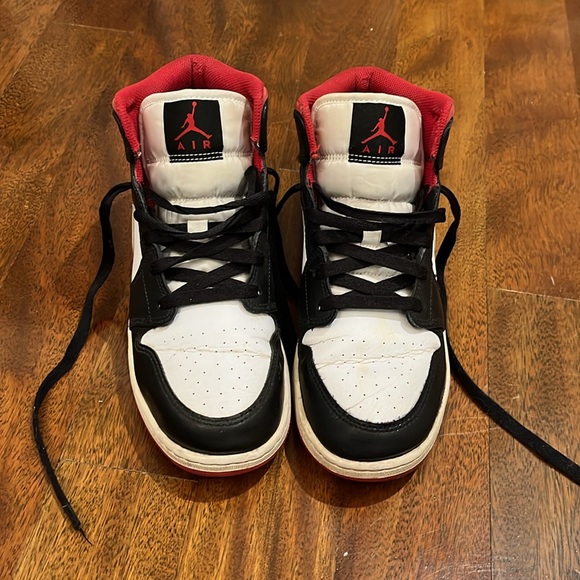 Nike Jordans size 7Y or women’s 8.5 - Picture 2 of 5